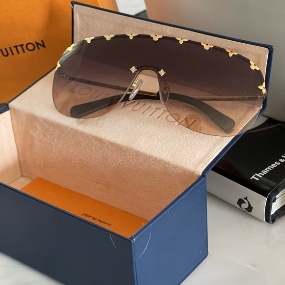 Louis Vuitton Accessories - LOUIS VUITTON Gold Z2366E 9J1  Mirror Shield Sunglasses